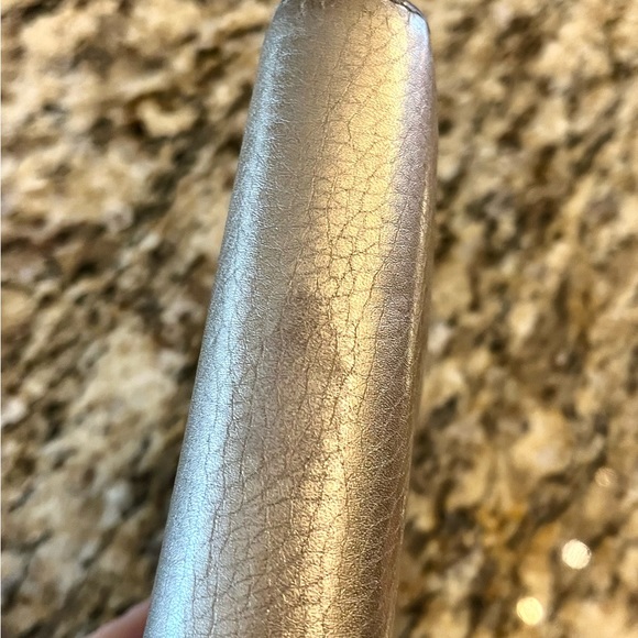 Gucci Metallic Gold Leather
Soho Zip Around Wallet - Picture 4 of 10